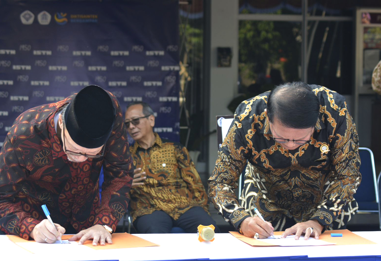 Acara Penandatanganan MOU Ketua DPK APINDO Kabupaten Bogor dengan Rektor ISTN (Institut Saint dan Teknologi Nasional) di Kampus Srengseng, Jakarta Selatan. 01 Agustus 2025